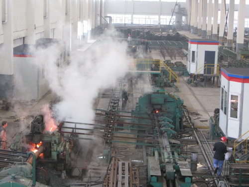 九江无缝钢管厂家生产车间